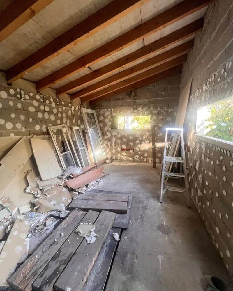 Phase de démolition avant réaménagement intérieur